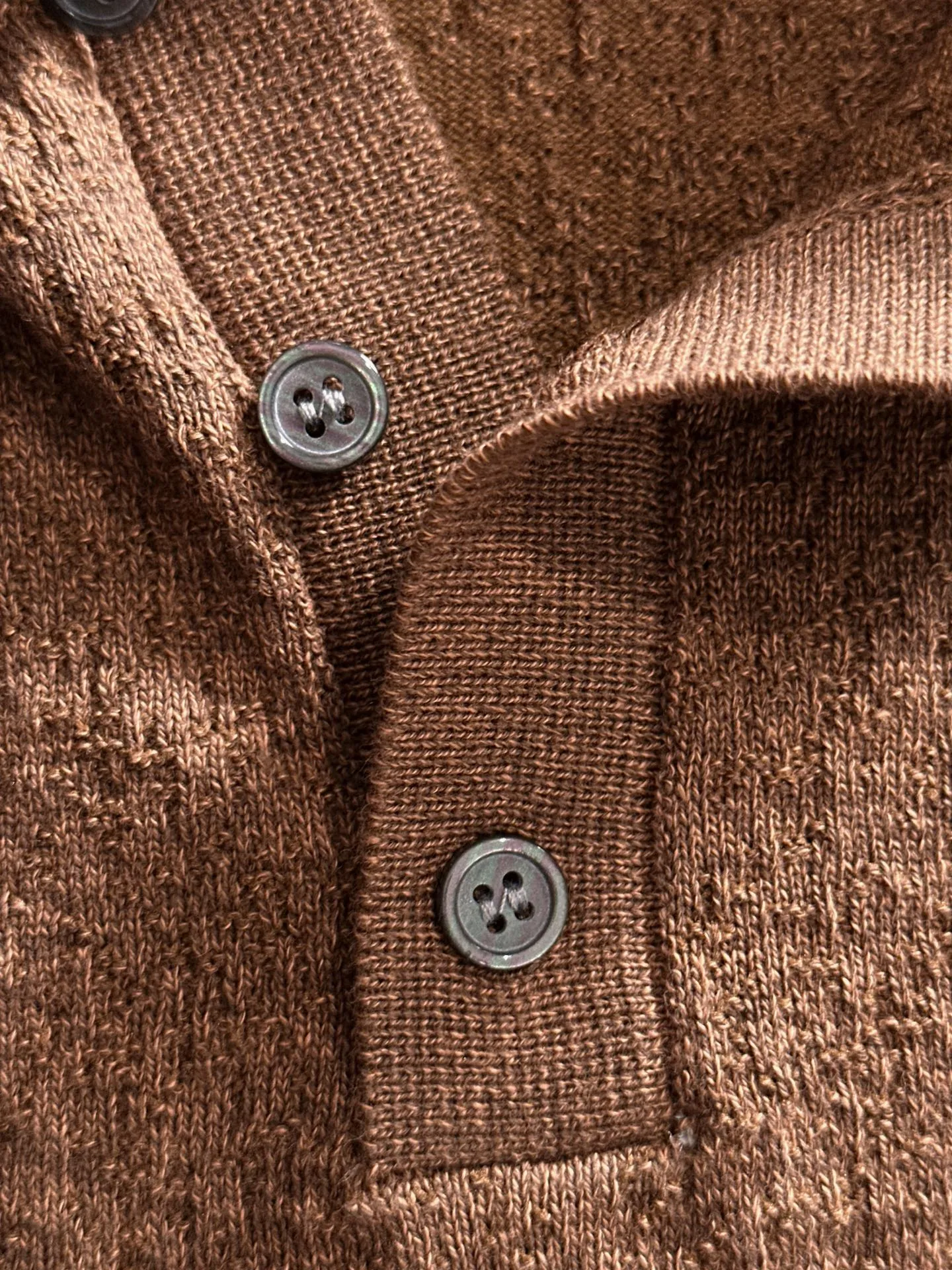 Next day shipment LP high quality Loro Piana 26ss New Arrival men's short-sleeved T-shirt Made of combed cotton yarn knitted cotton fabric, no pressure when entering and exiting the counter Exclusive control of raw materials It feels substantial when weighed, and the upper body is more textured than ordinary T-shirts. This texture can cope with the weather easily and is suitable for both hot and cold! Loose fit design, looks noble. The only correct version is available Size: M to XXXL